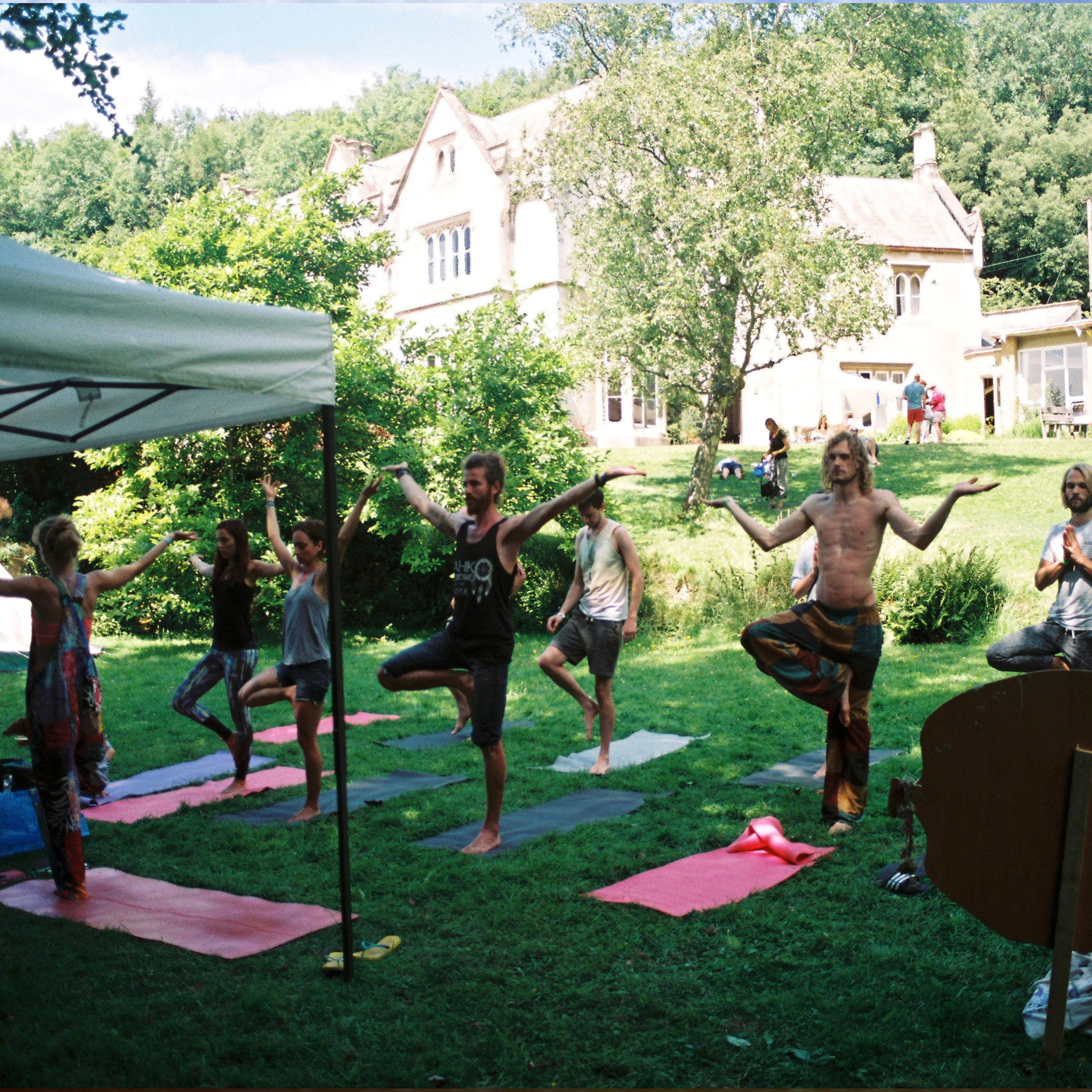 Asana Yoga Tee – Urban Goddess – Stroud Yoga Space